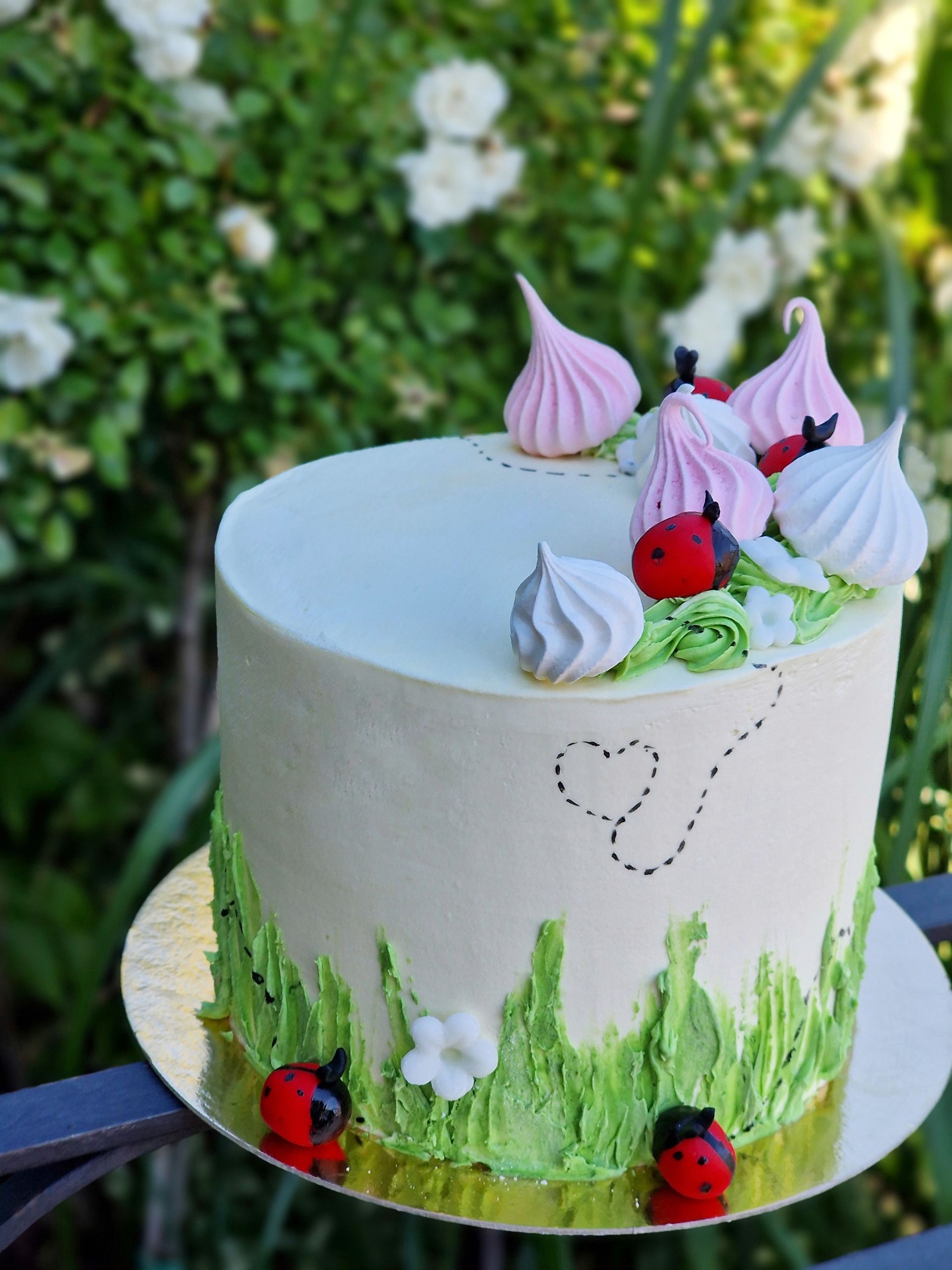 Különleges díszítésű tortáink