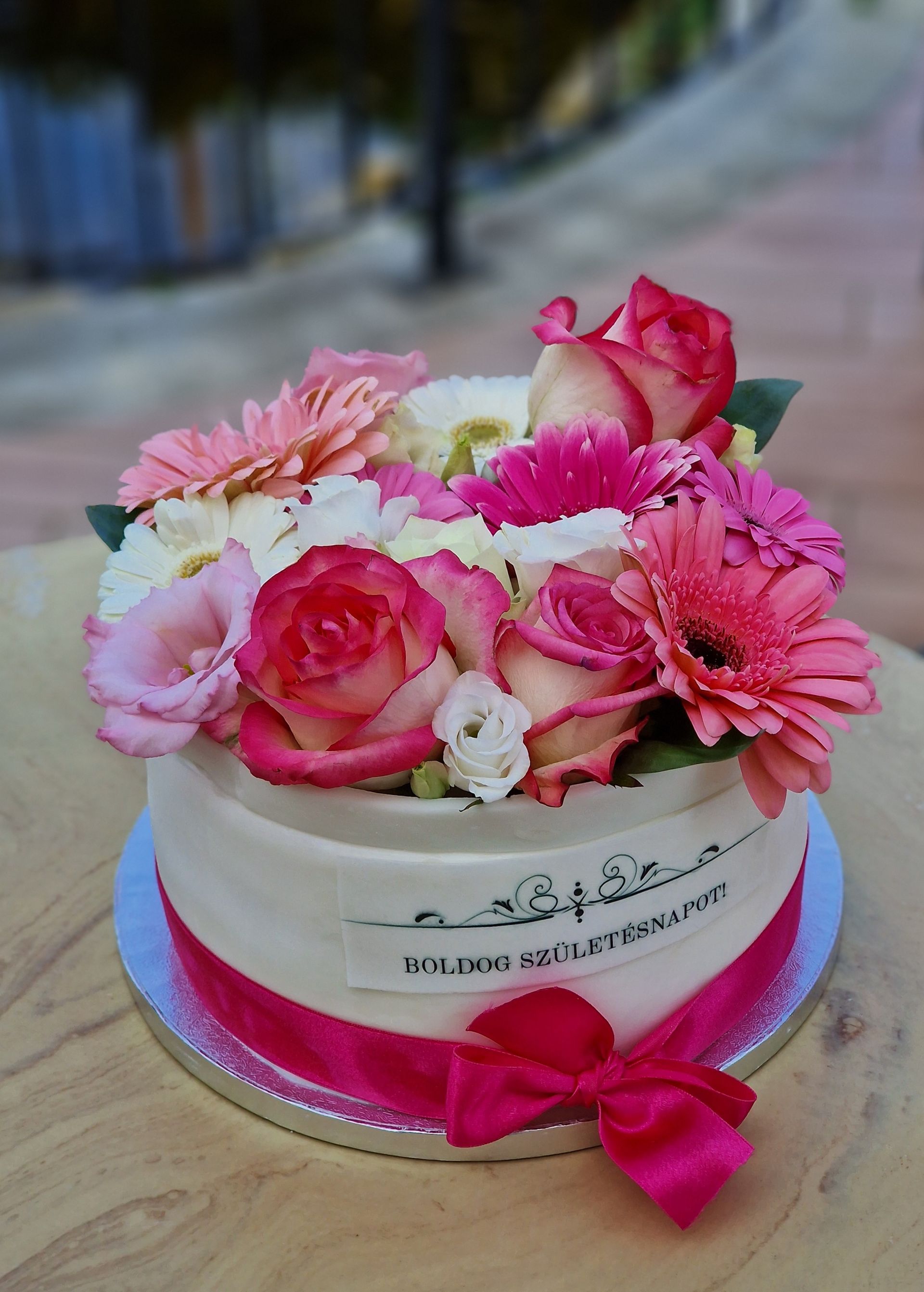 Különleges díszítésű tortáink