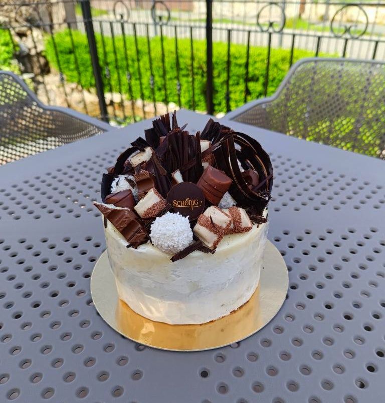 Különleges díszítésű tortáink