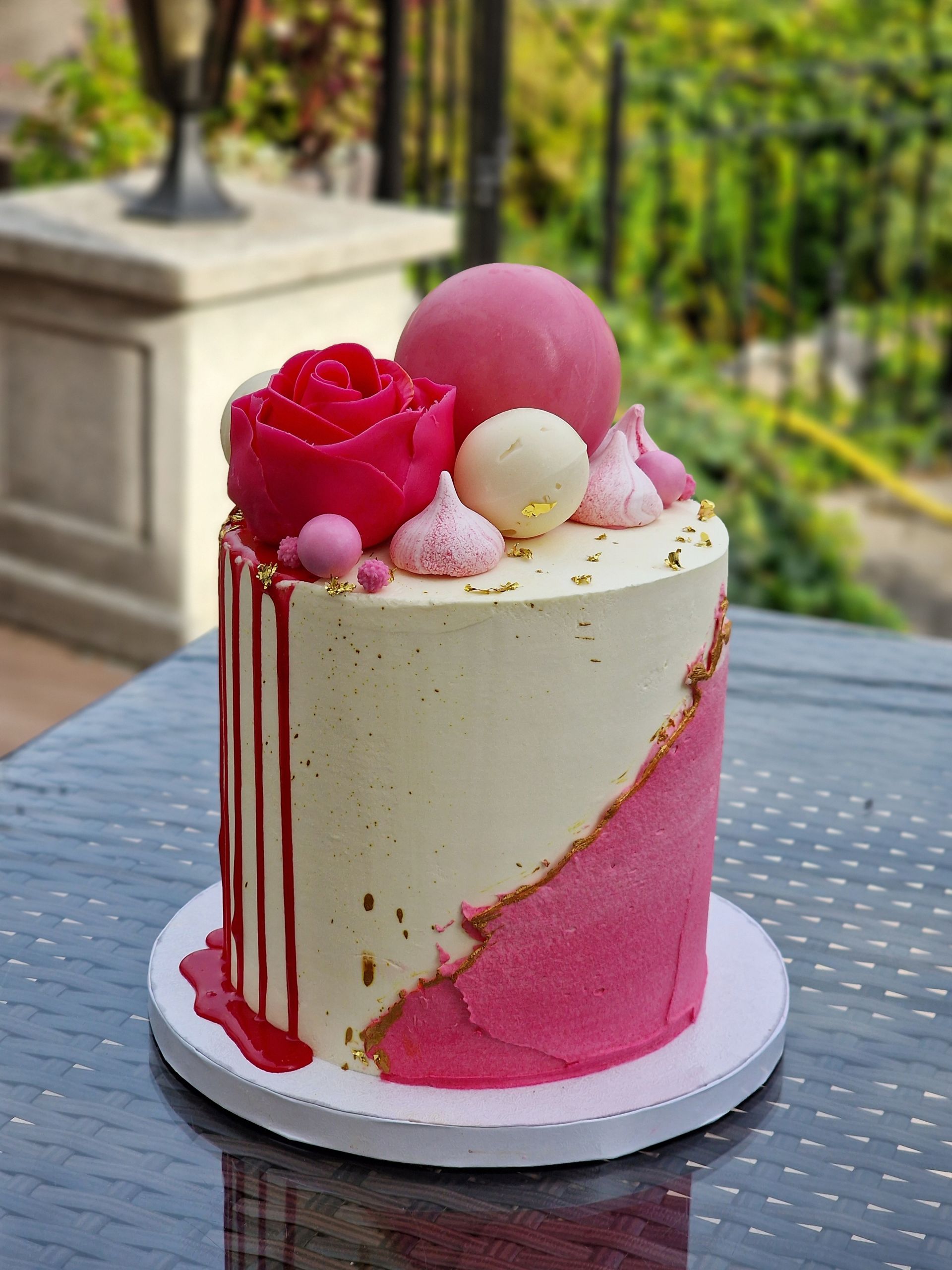 Különleges díszítésű tortáink